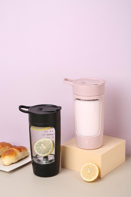 光影下的便捷美学 吸管杯产品拍摄指南
